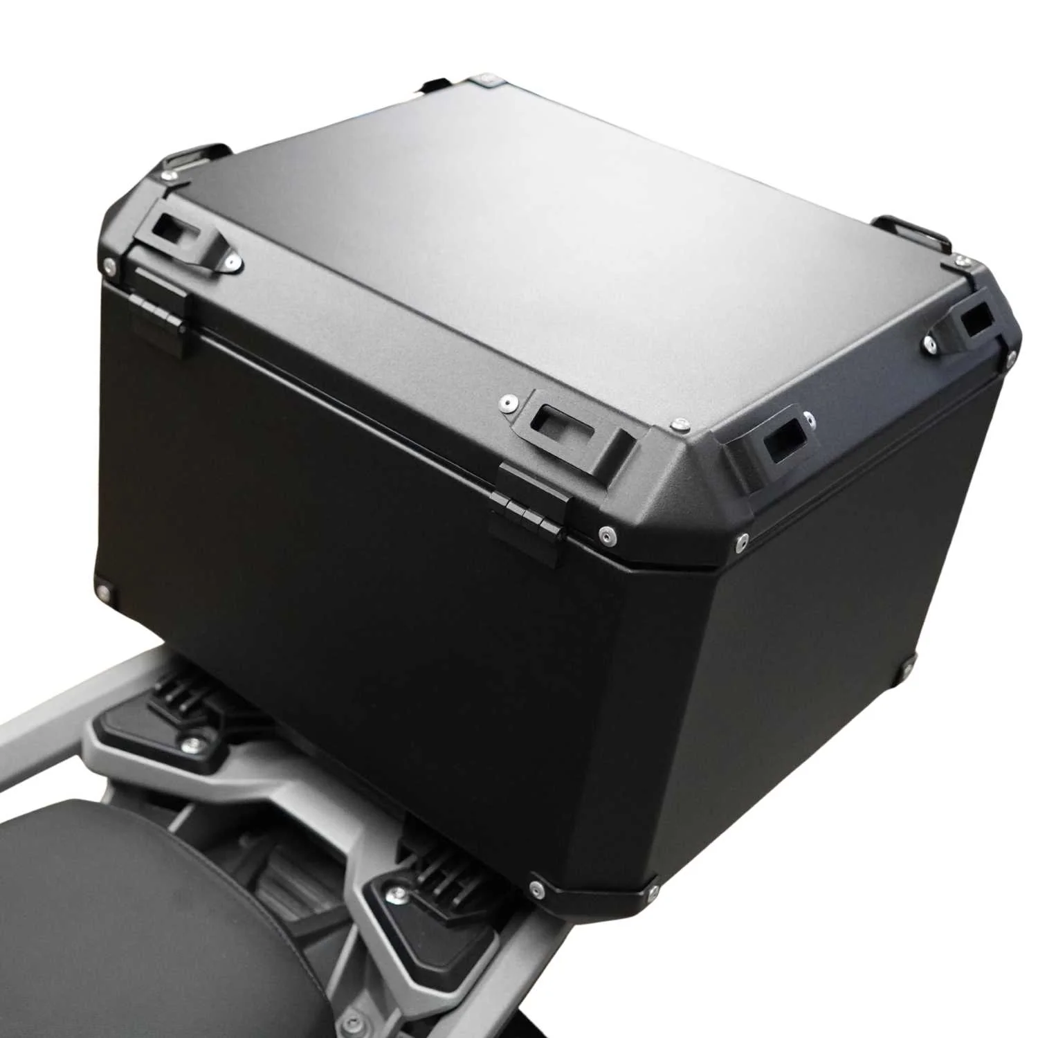 Top case Apduro negro instalado en la parte trasera de una BMW GS.