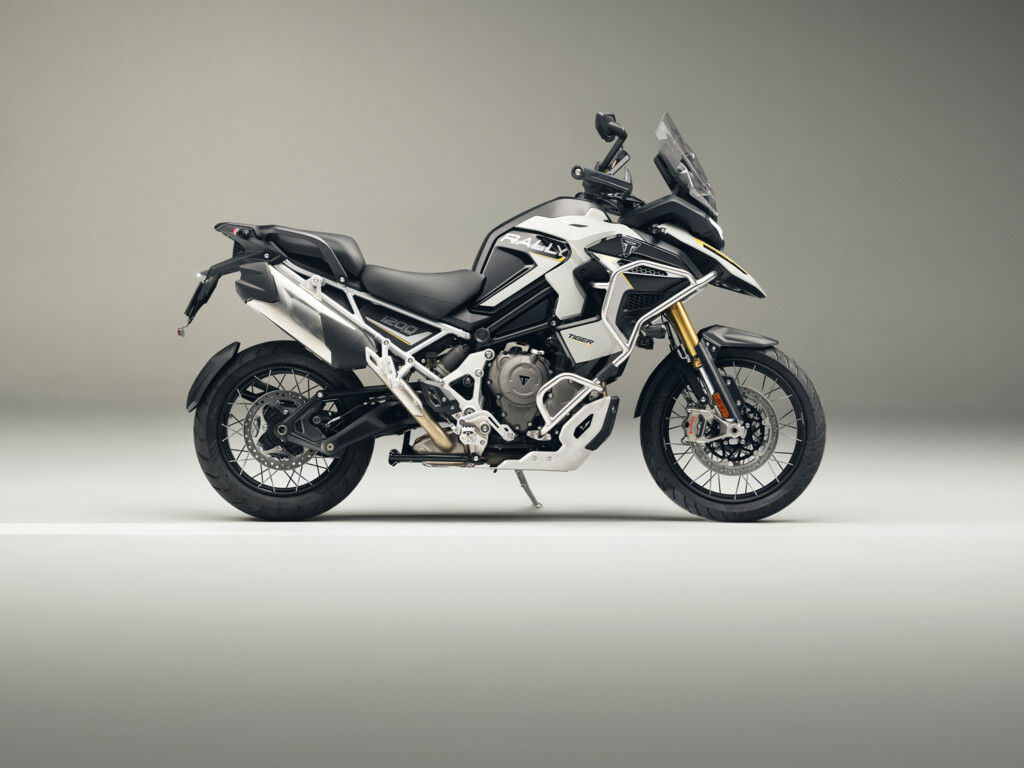 Triumph Tiger 1200 Rally Explorer 2027 vista lateral
